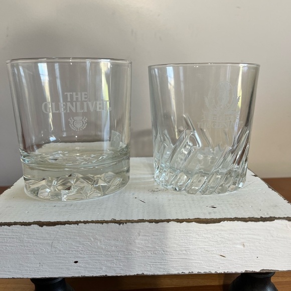 2 VINTAGE The Glenlivet Rocks Lowball Whiskey Scotch Glasses with Heavy Bases - Picture 1 of 8